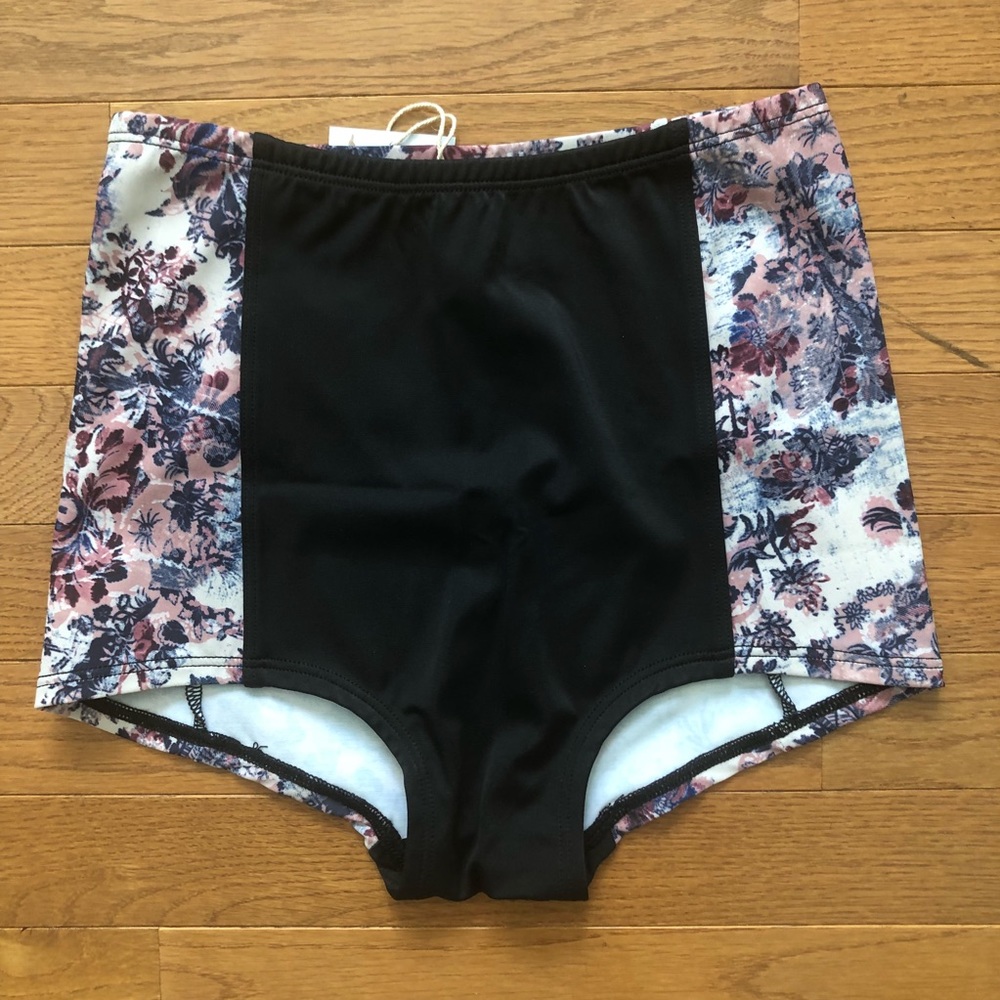 Onzie High Waisted Hot Yoga Shorts One Size